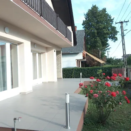 Napsugar50 Vendeghaz Apartmán
